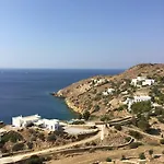 Guest house Hermes-ios To Let