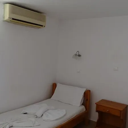 Guest house Hermes-ios To Let