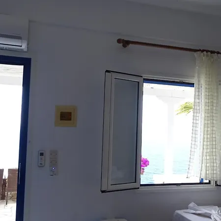 Guest house Hermes-ios To Let
