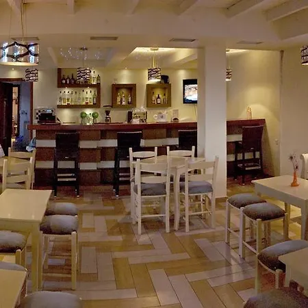Guest house Hermes-ios To Let